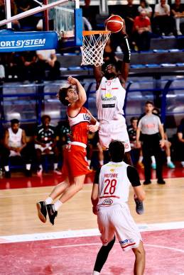 Simon Obinna Anaekwe, Andrea Costa Imola (foto Mauro Monti)