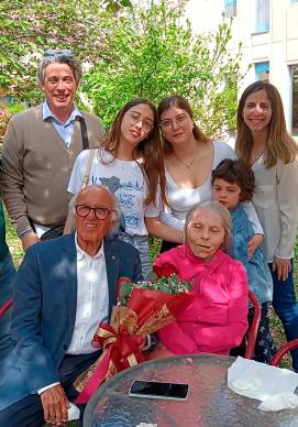 Cesena, l’Alzheimer cambia la vita ma non l’amore: nozze d’oro speciali per Washington e Derna VIDEO