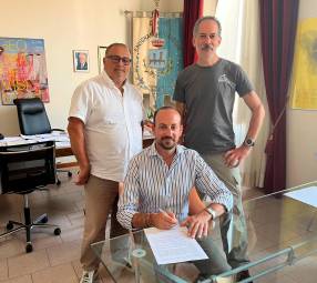 Davide Ricci e Luca Crociati al tavolo il sindaco Nicola Dellapasqua