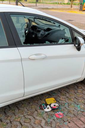 Ravenna, ladri vandali al parcheggio: danneggiate almeno 20 auto - Gallery
