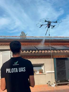 Emmanuel Domeniconi con il suo drone