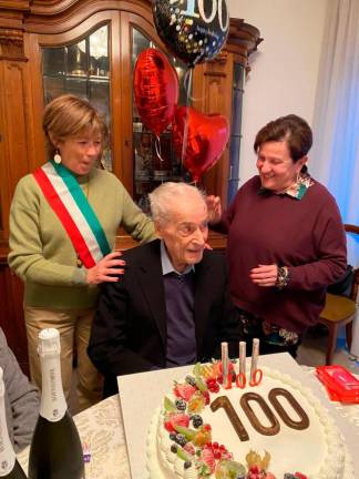 Riccione, 100 anni e la torta di tagliatelle: la festa di Gino “Canarél”