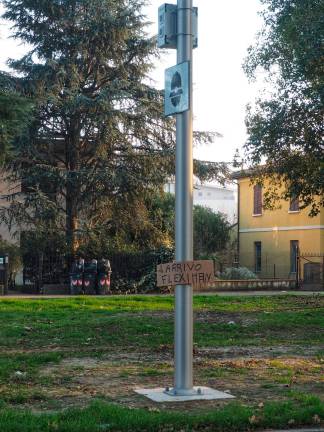 Fleximan ha tifosi a Ravenna: un cartello sull’autovelox di via Bellucci