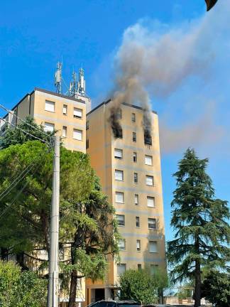 Incendio a Cesena: evacuato condominio in via Cerchia Sant’Egidio VIDEO