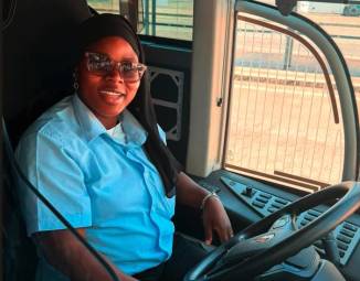 Ousseina Bara, 29 anni, al volante di un bus di Start Romagna