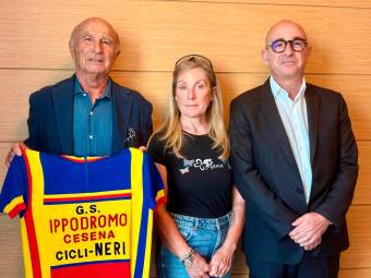 Da sinistra Umberto Antoniacci, presidente di HippoGroup Cesenate, Anna Mei e Roberto Bozzi, amministratore delegato di Vulcaflex Spa
