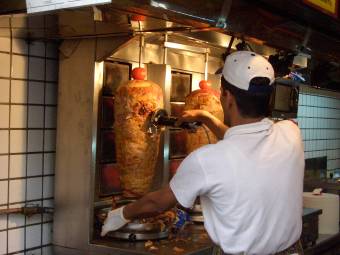 Romagna, immigrazione ed economia: crescono le imprese straniere, ma il divario sui redditi resta di 10mila euro