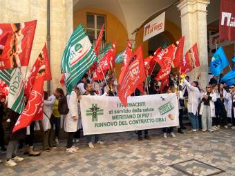 Cesena, i farmacisti protestano: “Salari, aumenti insufficienti” VIDEO