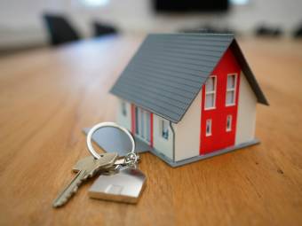 Rimini, la villa rimane intestata all’ex compagna, un 60enne non si arrende: “Verifiche della Finanza sui suoi conti”