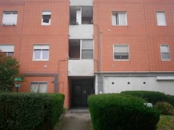 La palazzina in via Ciliegi 4 questa mattina non presenta “ferite” nella parte esterna (foto Fiorentini)