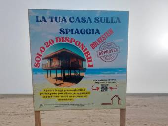 “Cervia, compra la tua casa nella spiaggia”: ma il cartellone è un pesce d’aprile