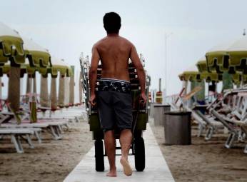 Rimini, negli stabilimenti, fioccano le assunzioni dei minorenni: “Sono tornati i ragazzini riminesi”