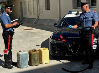 Cesena, rubano nella notte il gasolio da un Tir in sosta: scoperti e denunciati