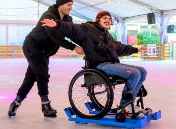 Riccione, ecco il Polar Park: anche chi è in sedia a rotelle pattina sul ghiaccio VIDEO