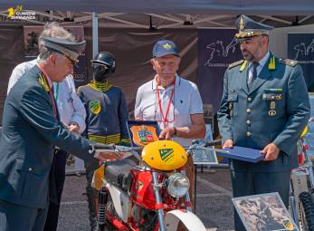 Misano, un gioiello a due ruote: dona una Morini Corsaro del 1969 al Museo della Guardia di Finanza VIDEO