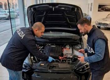 Ravenna, l’autosalone era completamente abusivo: maxi-multa e chiusura dell’attività