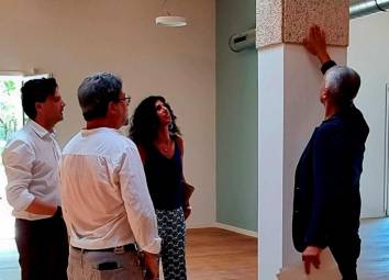 Il sindaco Sadegholvaad (a destra) durante il sopralluogo al nido “Il Girotondo”