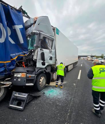 Rimini, incidente in A14: grave camionista dopo un tamponamento tra mezzi pesanti