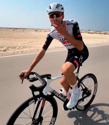 Ciclismo, Baroncini risale in bicicletta e si allena con i compagni ad Abu Dhabi