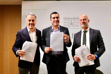 Il numero uno di Technogym Nerio Alessandri, con il presidente della Regione Michele De Pascale e il professor Emanuele Menegatti (Foto Gianmaria Zanotti)