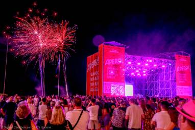 Riccione, Piazzale Roma gremito per la Hit’s Summer Night - Gallery