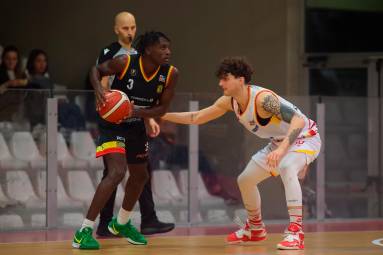 Paolin in fase difensiva (foto Fiorentini)