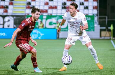Il centrocampista giallorosso Cristiano Bani impegnato nella sfida d’andata (Ravenna Fc)