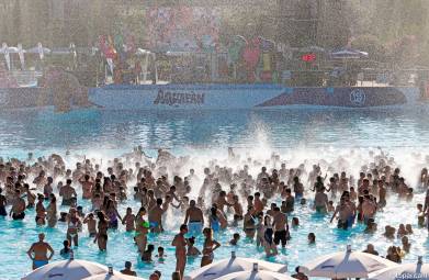 Riccione, “aperto per caldo”: Aquafan rimanda la chiusura e va avanti fino al 13 settembre