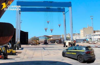 Forlì, nella società di cantieri navali 254 lavoratori irregolari e fatture false per 3,5 milioni