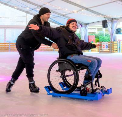 Riccione, ecco il Polar Park: anche chi è in sedia a rotelle pattina sul ghiaccio VIDEO