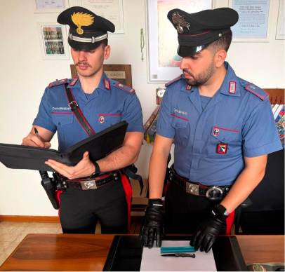 Medicina, punta il coltello verso un’anziana nel parcheggio del supermercato: 34enne arrestato