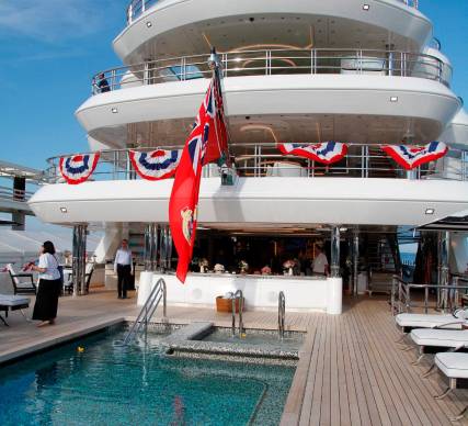 Lo yacht dell’ambasciatore degli Usa in Italia Fertitta ormeggiato a Porto Corsini (Fotoservizio Massimo Fiorentini)