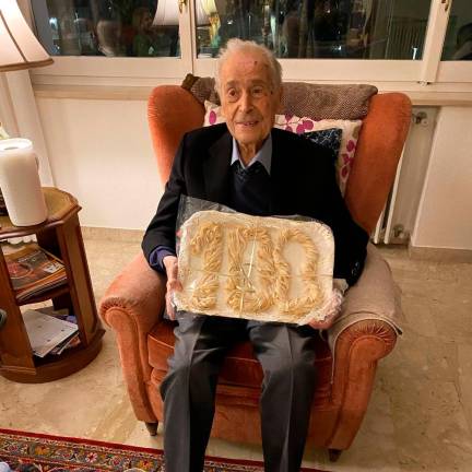 Riccione, 100 anni e la torta di tagliatelle: la festa di Gino “Canarél”