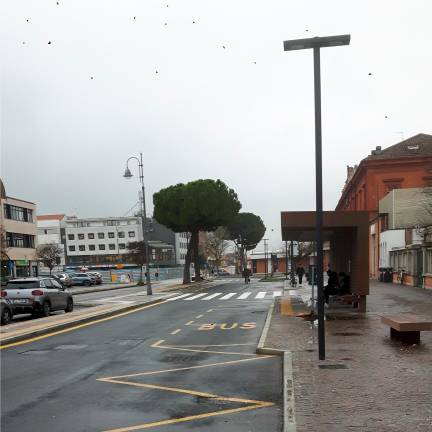 Torna anche la corsia preferenziale per i bus davanti alla stazione