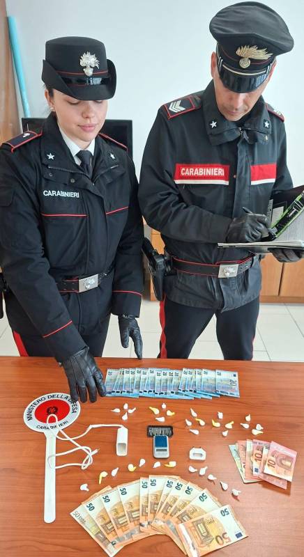 La droga e il denaro sequestrati