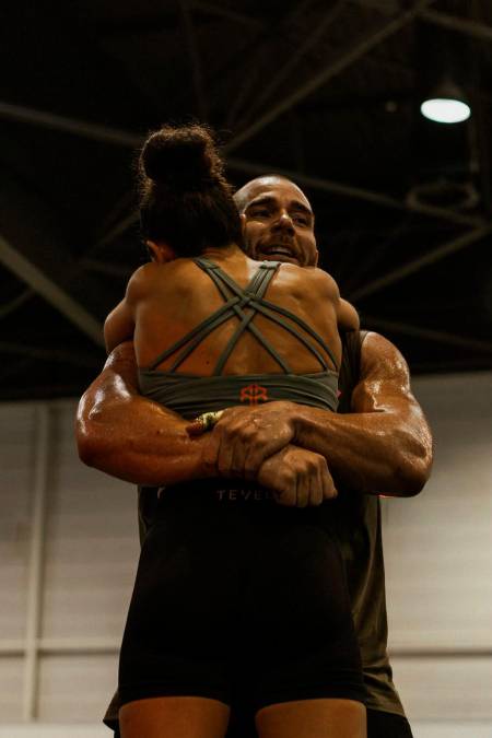 Giacomo e Alice abbracciati dopo la gara