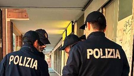 Ravenna, evade dagli arresti domiciliari e danneggia un’edicola: arrestato cittadino russo