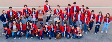 Alcuni elementi della Banda giovanile Città di Rimini che tra poche settimane ha come obiettivo quello di partire per Vienna, verso il World Orchestra Festival