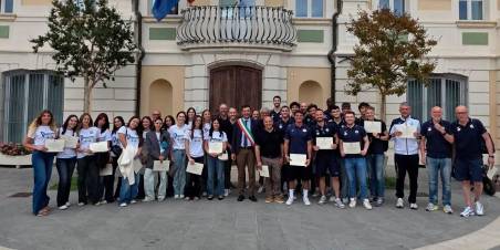 La squadra maschile e quella femminile, vincitrice in Prima Divisione, premiate in Comune dal sindaco Moris Guidi