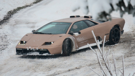 Spunta una Supercar Lamborghini sulle nevi di Montecopiolo