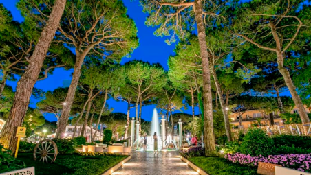 Milano Marittima, sorpresa a rubare nel bazar, morde la titolare