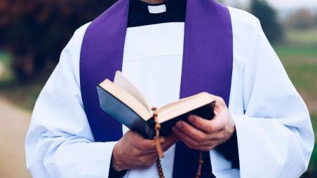 Faenza, si finge vescovo per truffare il parroco. Condannato 23enne pugliese