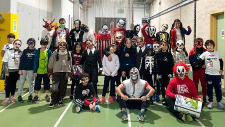 Forlì, il salto delle streghette e il lancio delle zucche: l’allenamento di Halloween alla Libertas Atletica