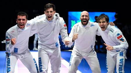 L’esultanza del quartetto azzurro, con Matteo Galassi primo a destra, per il trionfo europeo di Antony