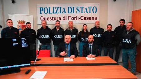 La conferenza stampa durante la quale vennero resi noti gli arresti