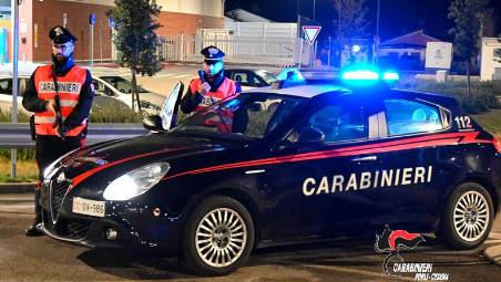 Meldola, guida in stato di ebbrezza, patente falsa e porto ingiustificato d’armi: tre denunce