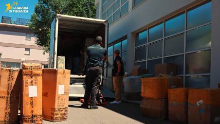 Rimini. In una struttura ricettiva ben 7 lavoratori in nero sugli 8 totali. Nel mirino della Finanza anche scontrini e merce contraffatta
