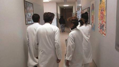 Forlì. Medici in corsia fino a 72 anni, Gaudio: «Non so quanti vorranno aderire, non risolve il problema delle carenze»