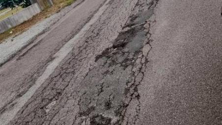 Un tratto della strada rovinatissimo