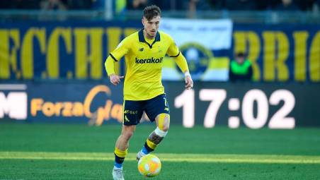 Edoardo Duca con il Modena nella stagione 2024-2025: ora il centrocampista è di proprietà della Juve Stabia